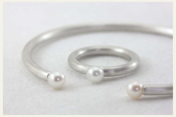 Silber Armspange mit Perlenenden