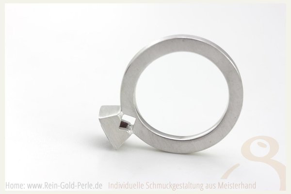 Silber Ring mit quadratischem Rhodolith