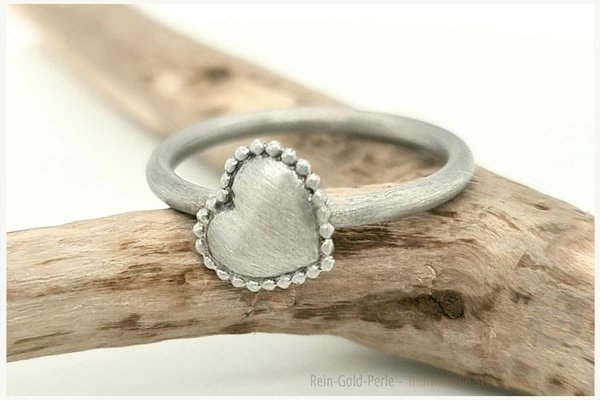 Herz Ring mit Kügelchen aus Silber